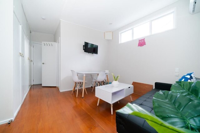 タカプナ中心部にある広々とした新しい家