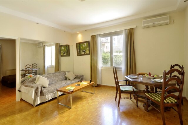 ヒストリック プラカ アパートメンツ