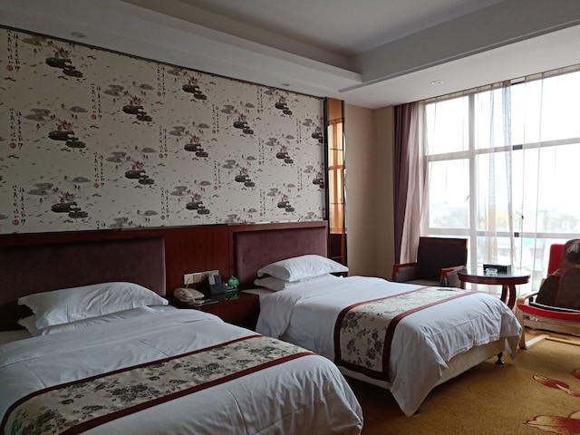 グイリン シン ビン インターナショナル ホテル (桂林新濱國際大酒店)