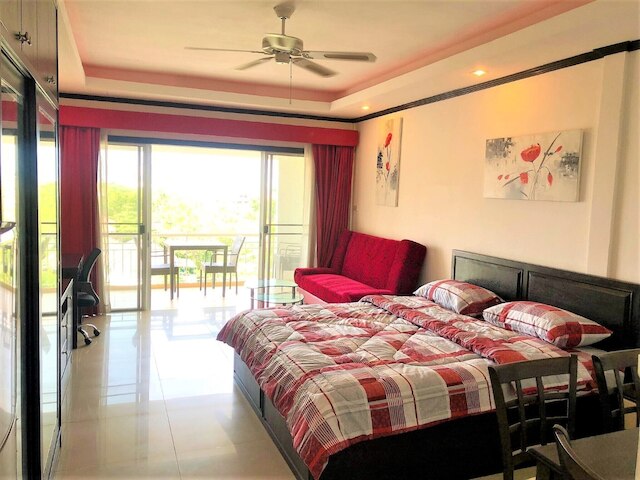 バーン スアン ララナ ジョムティエン