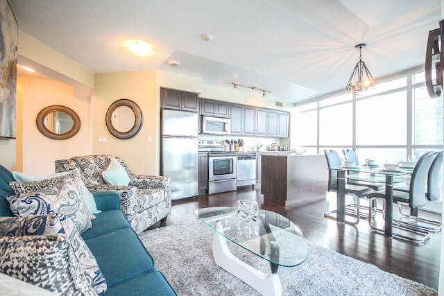 サルカー スイーツ - フォート ヨーク ブールバード