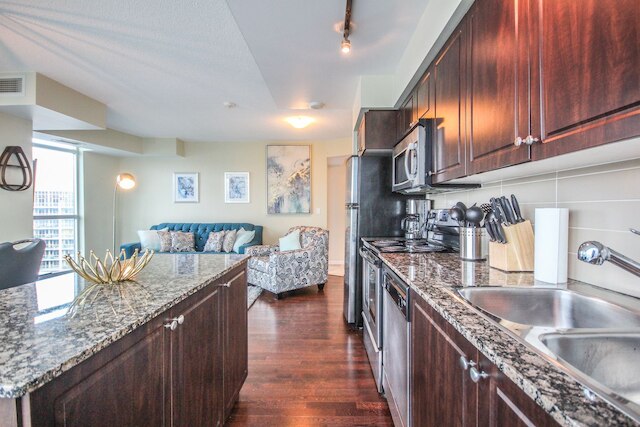 サルカー スイーツ - フォート ヨーク ブールバード