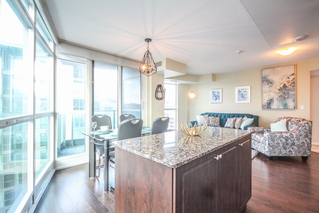 サルカー スイーツ - フォート ヨーク ブールバード