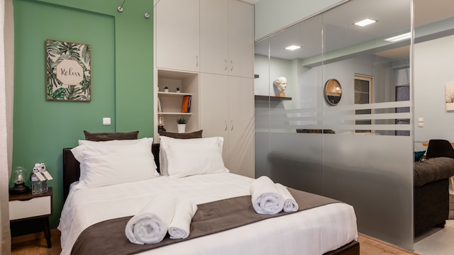 モナスティラキ アーバン アパートメンツ