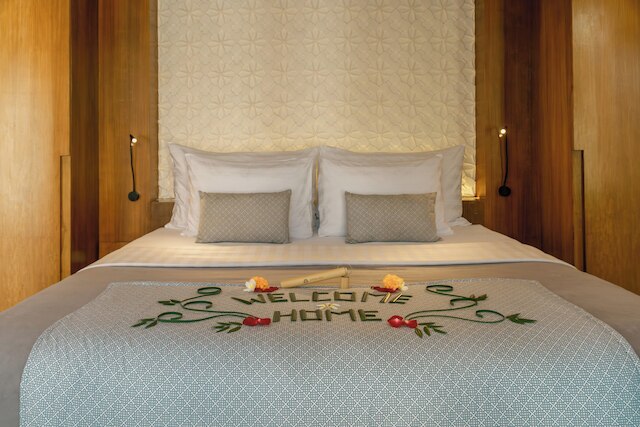 アヨーナ  ヴィラ  スミニャック バイ イニI ヴィー ホスピタリティ