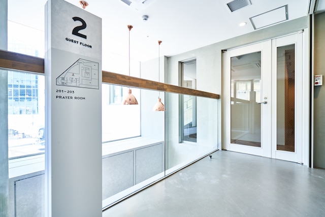 &AND HOSTEL HOMMACHI EAST