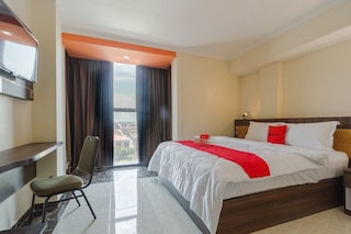 レッドドアーズ プラス アット ブールバード パナクカン