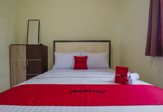 レッドドアーズ ニア ポーリテクニック ネグリ メダン