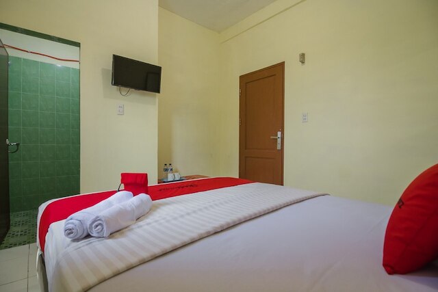 レッドドアーズ ニア ポーリテクニック ネグリ メダン