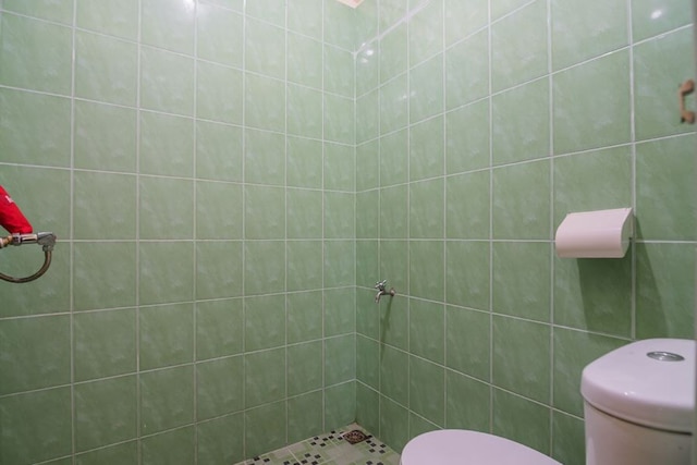 レッドドアーズ ニア ポーリテクニック ネグリ メダン