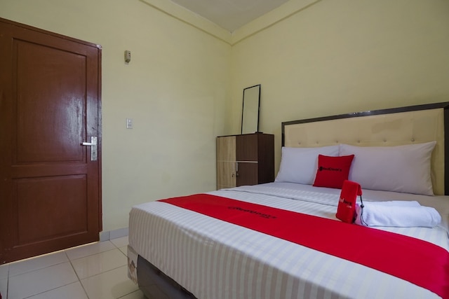 レッドドアーズ ニア ポーリテクニック ネグリ メダン