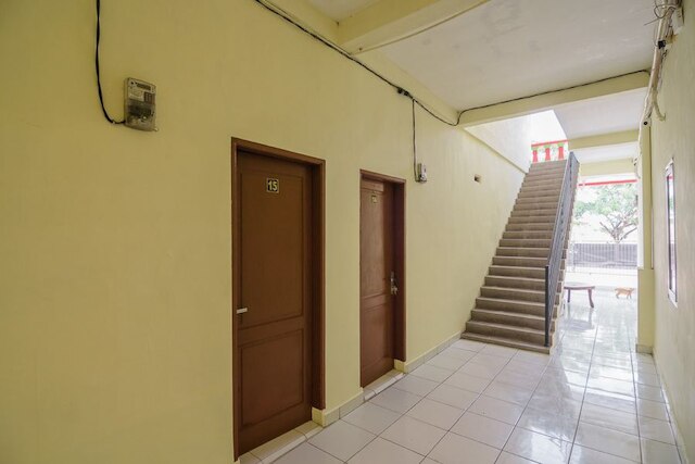 レッドドアーズ ニア ポーリテクニック ネグリ メダン