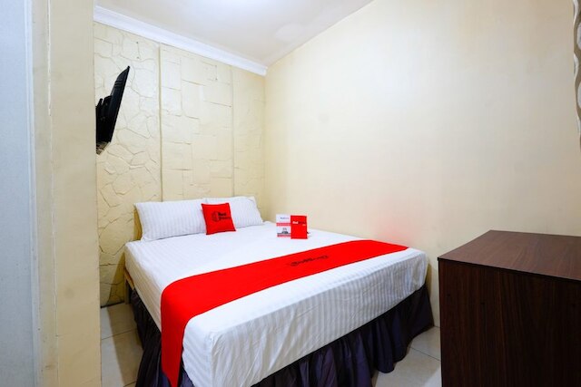 レッドドアーズ アット ジャラン セティアブディ スマラン