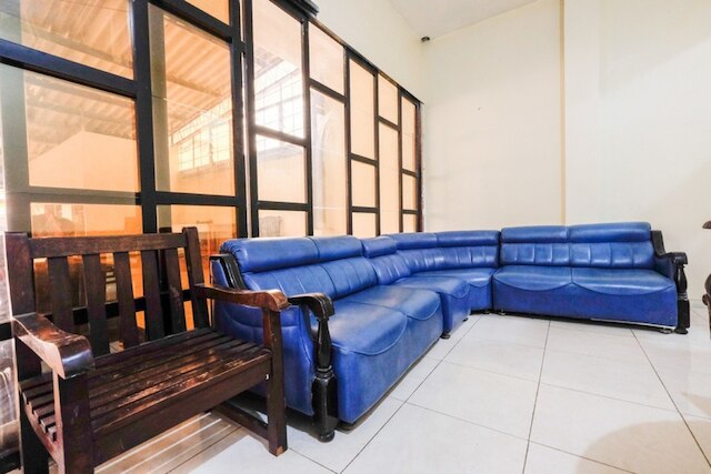 レッドドアーズ アット ジャラン セティアブディ スマラン