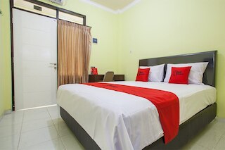 レッドドアーズ ニア ペトラ ユニバーシティ 2