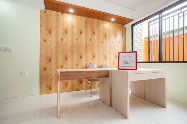 レッドドアーズ ニア ペトラ ユニバーシティ 2