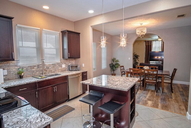 ダウンタウン近くの大きな3br/2baのファミリーホーム、パティオ付き！