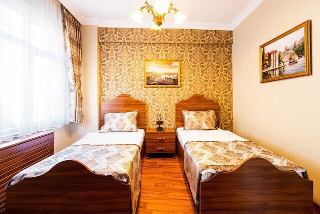 ザ ファースト オットマン スイーツ