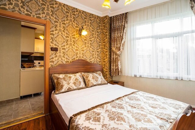 ザ ファースト オットマン スイーツ