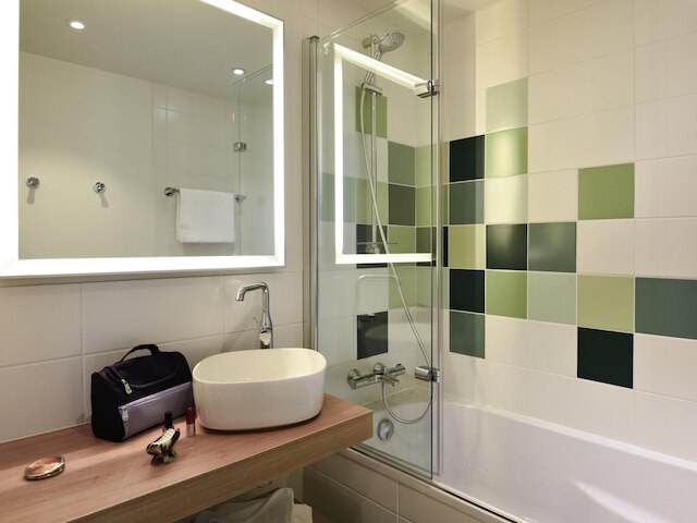 イビス スタイルズ アルカション グジャン メストラ