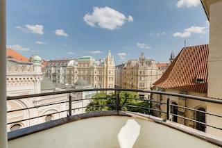 ゴールド アート アパートメンツ