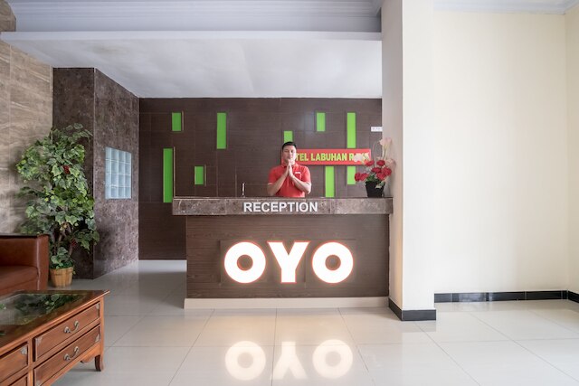 ホテル O メダン ニアー ガジャ マダ フォーマリー ホテル ラブハン ラヤ