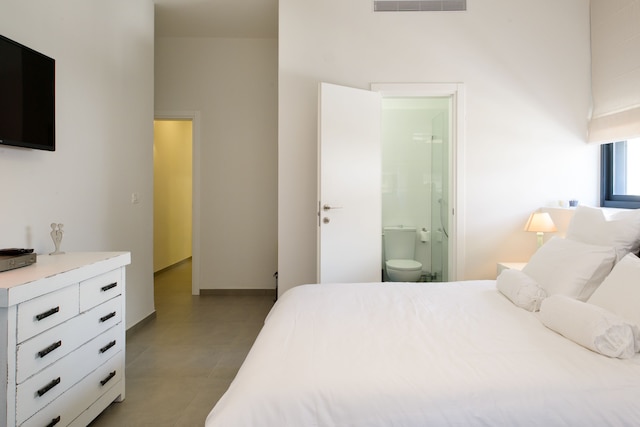 サニー ラグジュアリー アパートメンツ