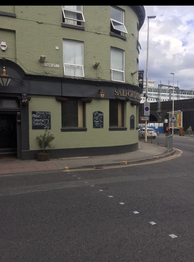 ザ サルフォード アームズ ホテル