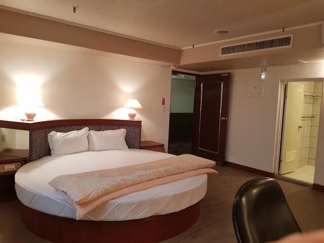 新竹ワールド トレード ビジネス ホール (新竹世貿經國商業大樓)