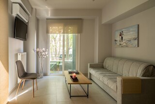 12 キーズ アテナ アパートメンツ