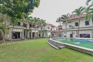 レッドドアーズ プラス セミニャック スクエア近く