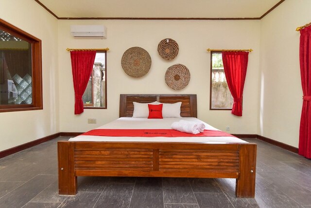 レッドドアーズ プラス セミニャック スクエア近く