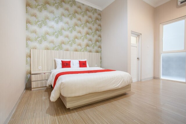 レッドドアーズ シャリア ニア ウニベルシタス ネジェリ マラング