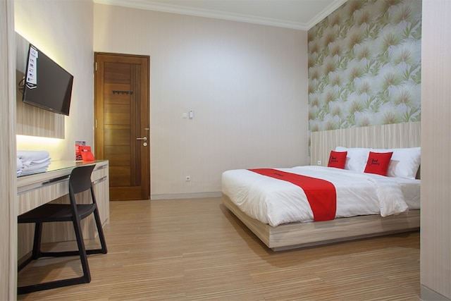 レッドドアーズ シャリア ニア ウニベルシタス ネジェリ マラング