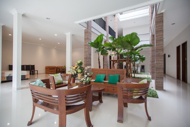 レッドドアーズ シャリア ニア ウニベルシタス ネジェリ マラング