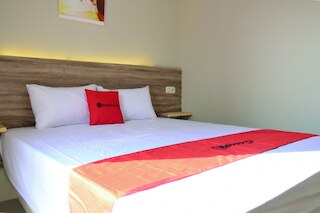 レッドドアーズ プラス マンッガ デュア スクエア近く