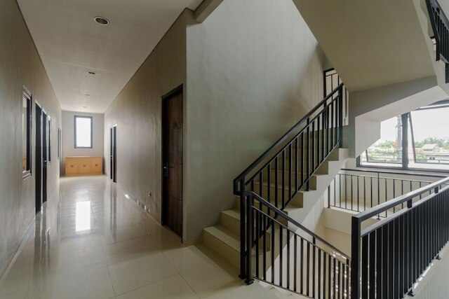 レッドドアーズ プリ インダー モール近く