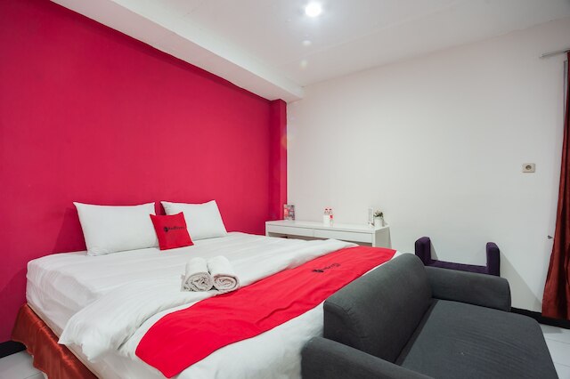 レッドドアーズ プラス モール ケルパ ゲイディング近く