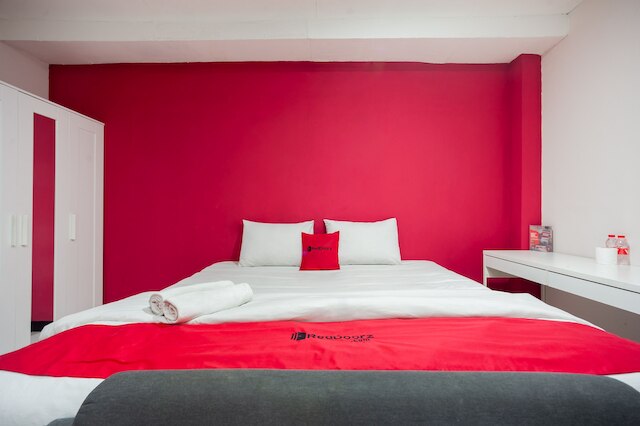 レッドドアーズ プラス モール ケルパ ゲイディング近く