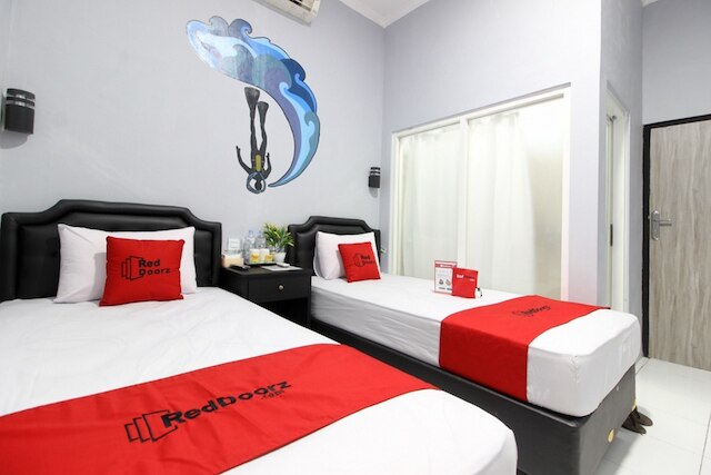 レッドドアーズ ニア グラハ サバ UGM