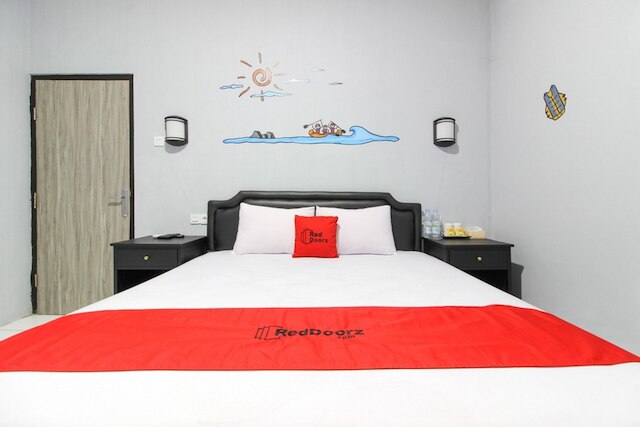 レッドドアーズ ニア グラハ サバ UGM