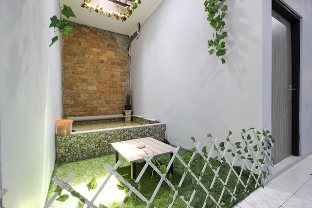 レッドドアーズ ニア グラハ サバ UGM