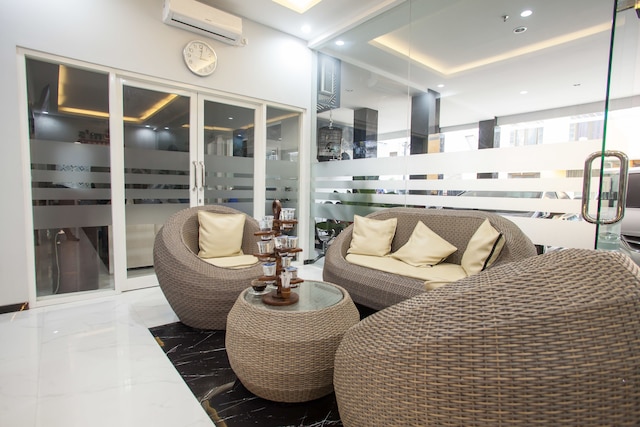 レッドドアーズ プラス ポリテクニック ネジェリ マラング近く