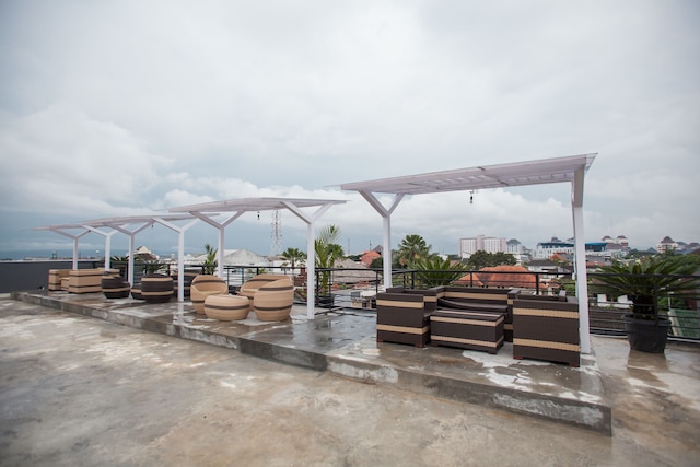 レッドドアーズ プラス ポリテクニック ネジェリ マラング近く