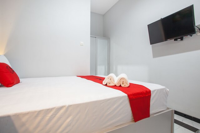 レッドドアーズ プラス ポリテクニック ネジェリ マラング近く