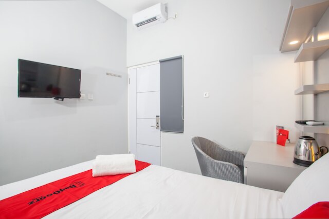 レッドドアーズ プラス ポリテクニック ネジェリ マラング近く