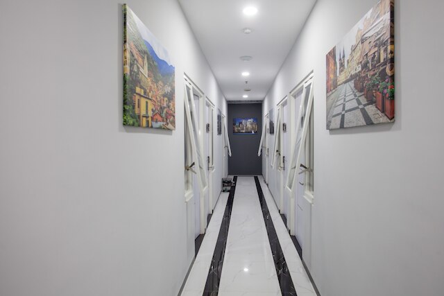 レッドドアーズ プラス ポリテクニック ネジェリ マラング近く