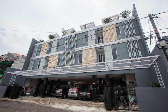 レッドドアーズ プラス ポリテクニック ネジェリ マラング近く