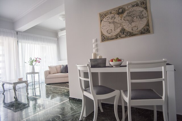 リビング ニア アクロポリス、シルヴィア スタイコウ