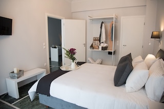 リビング ニア アクロポリス、シルヴィア スタイコウ